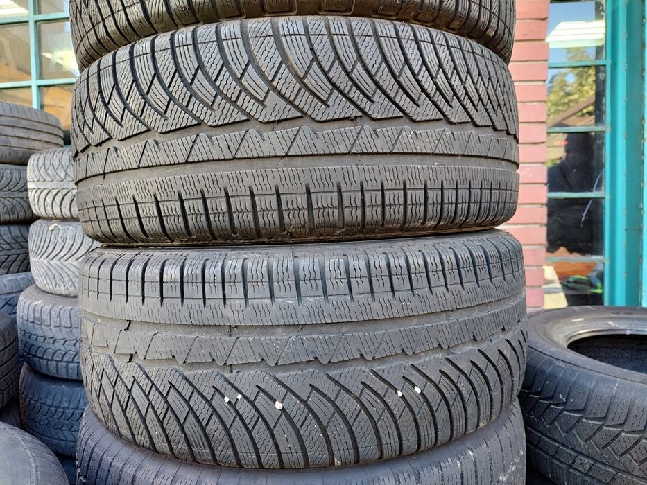 Продавам 4 зимни гуми 225/55/18 Michelin