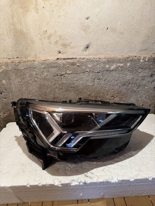 Десен фар за Audi Q4