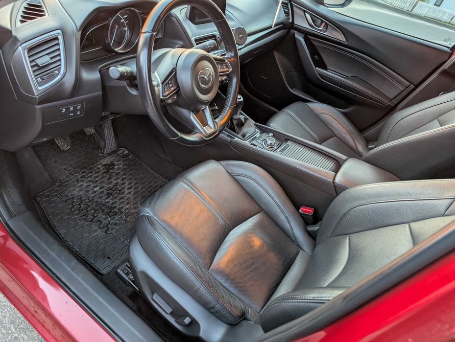 Mazda 3 2.0 Skyactiv 120CP REVOLUTION