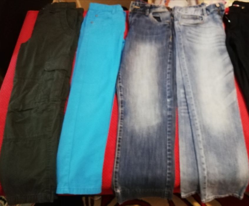 Blugi și pulovere pentru băieți, diferite modele