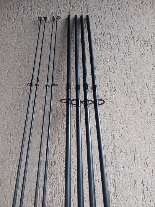 Set 4 lansete crap daiwa black widow de 3.90m 3,75lb 2tronsoane