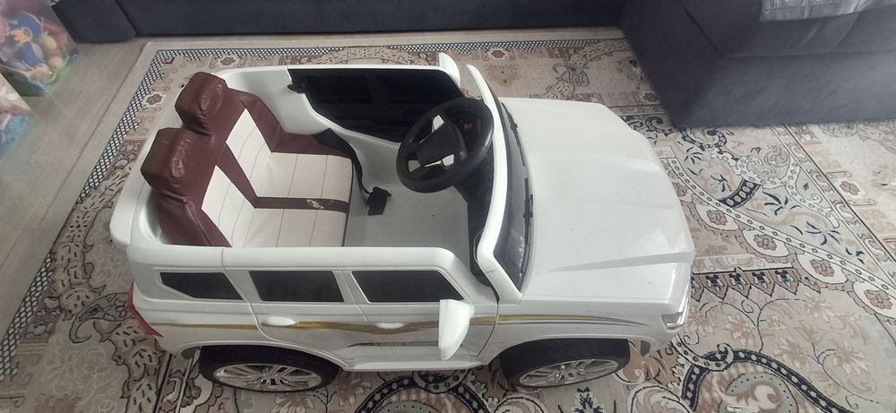 Продам детскую машинку на пульте