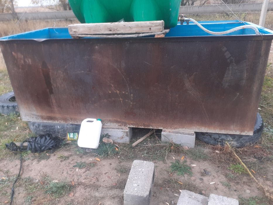 Продам 3 кубовые под воду