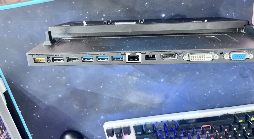 Lenovo ThinkPad Pro Dock – Docking Station Laptop cu USB 3.0 / DisplayPort / VGA / DVI