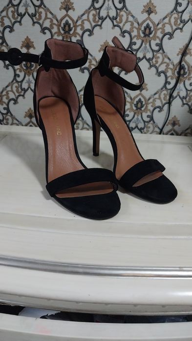 Продам туфли женские бу .