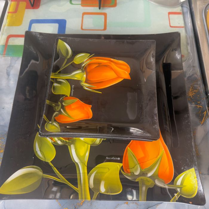 Продается набор 6 тарелок + блюдо