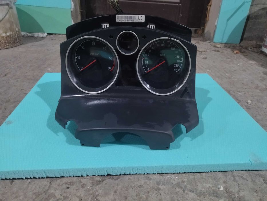 Заден капак и километраж Опел Астра х