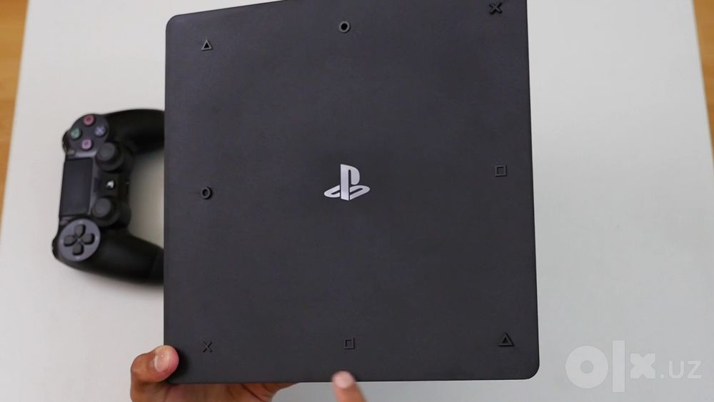 Play station 4.  500 GB HD FuLL