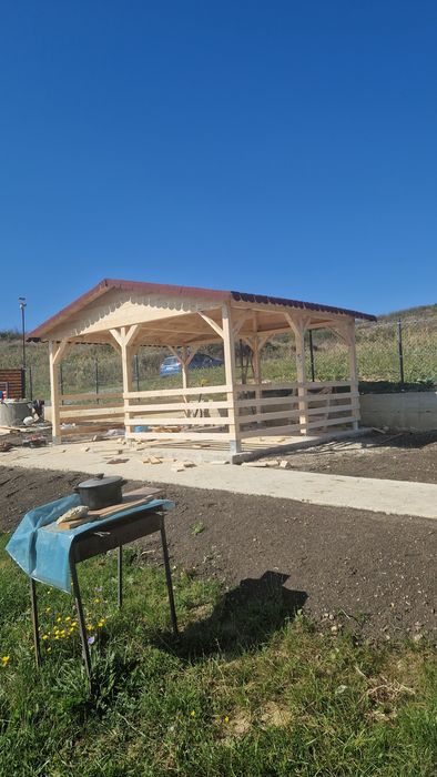 Executam la comanda clientului foișoare și terase cabane din lemn