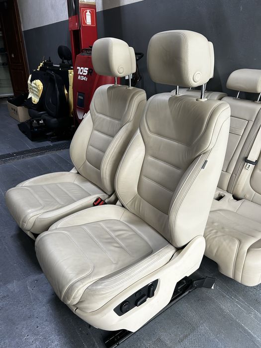Interior piele electric , scaune față si banchete spate  Volkswagen Touareg 7P