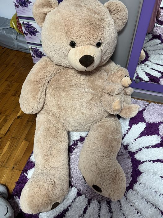 Огромно плюшено мече с малко меченце