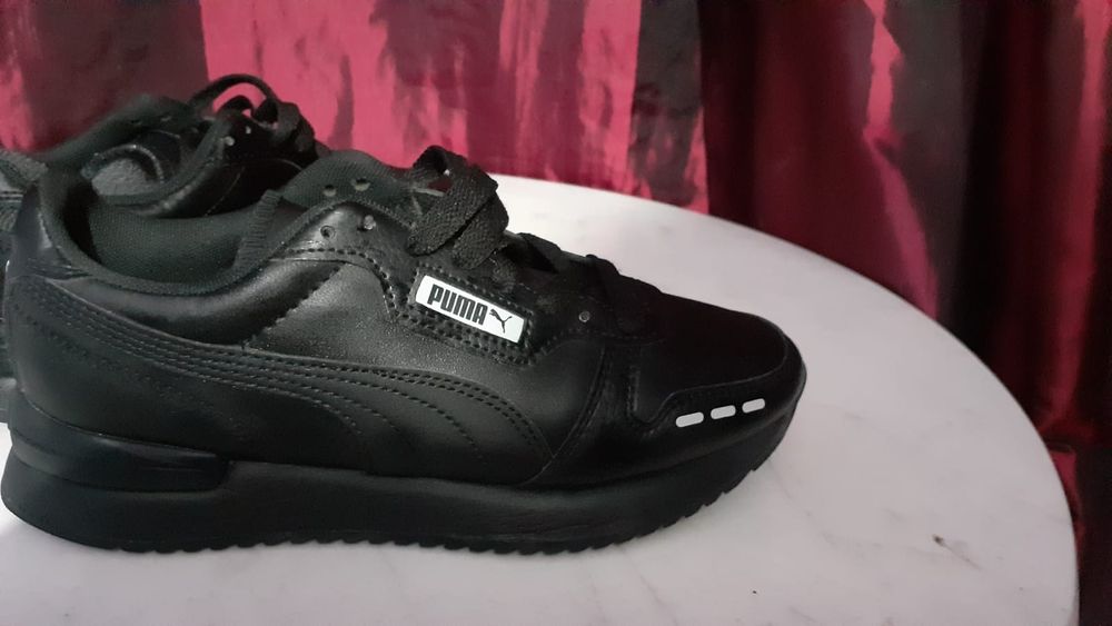 Vând adidași puma originali