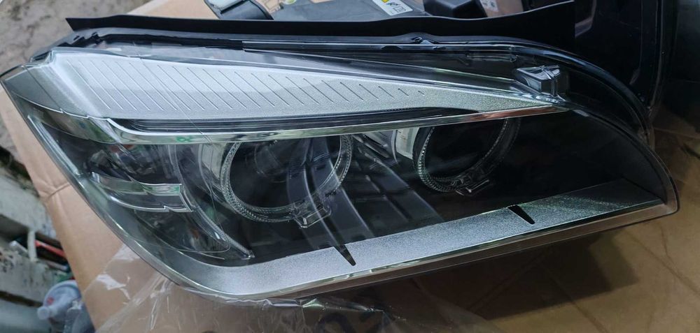 Set Faruri BMW BMW X1 (E84) LCI E84 Facelift NOI  VALEO 2012-2015 electric , tip bec D1S, are motoras, fara balast, bi-xenon cu lumini de zi