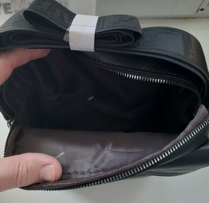 Продам чёрную сумку барсетку