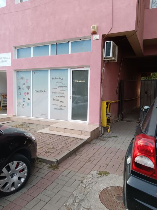 Spațiu comercial central și hala