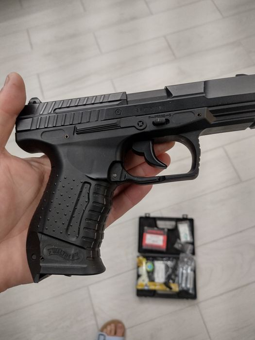 Vând pistol airsoft CO2,WALTHER P 99 DAO,nu necesita permis,3j