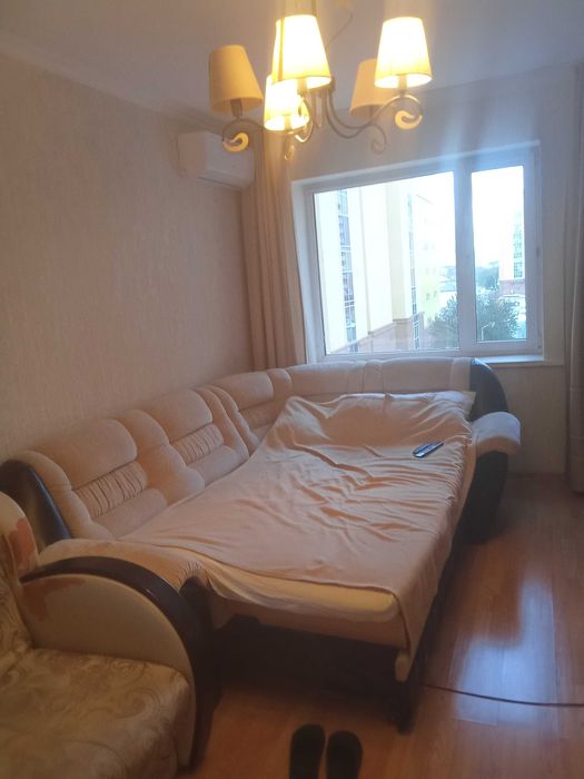 Продам диван срочно.