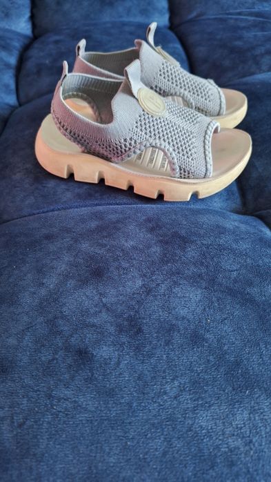 Продам сандалики.