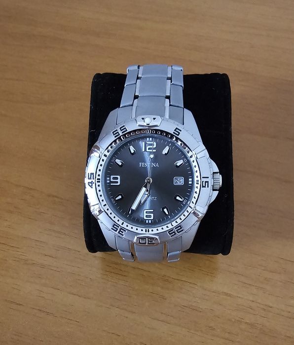 Vând ceas Festina (unisex) cu data