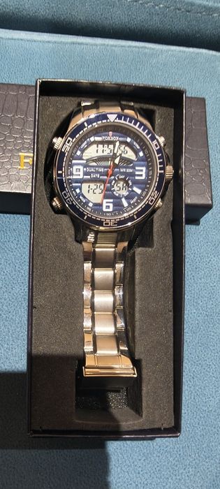 Продавам часовник FoxBox