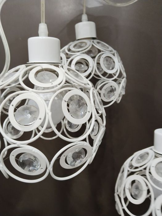 Продам люстру и вешалку под одежду