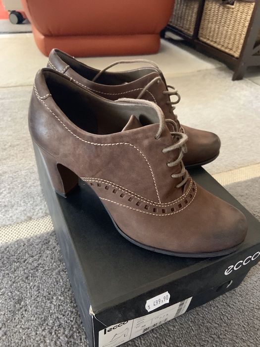 Botine ecco in perfecta stare , ca noi