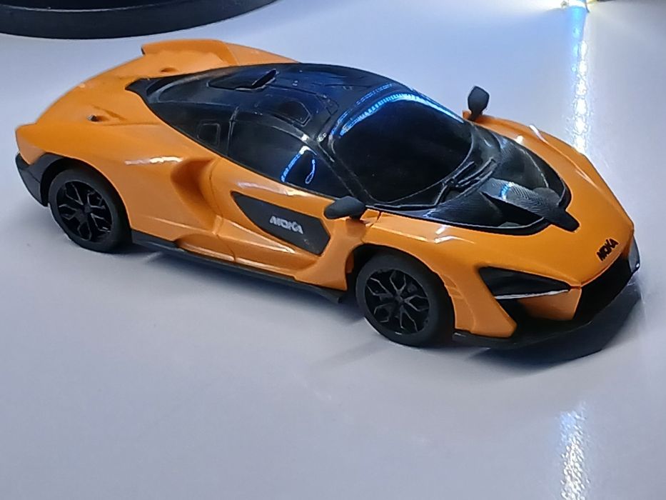 Машинка McLaren карбон