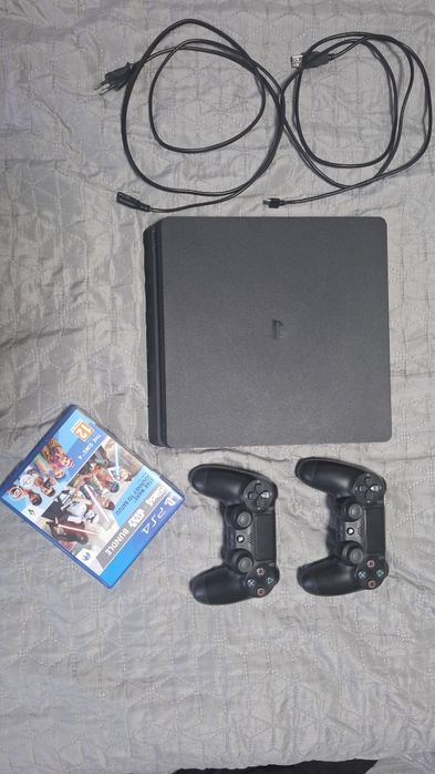 PS4 Slim + 2 джойстика + игра – много добро състояние