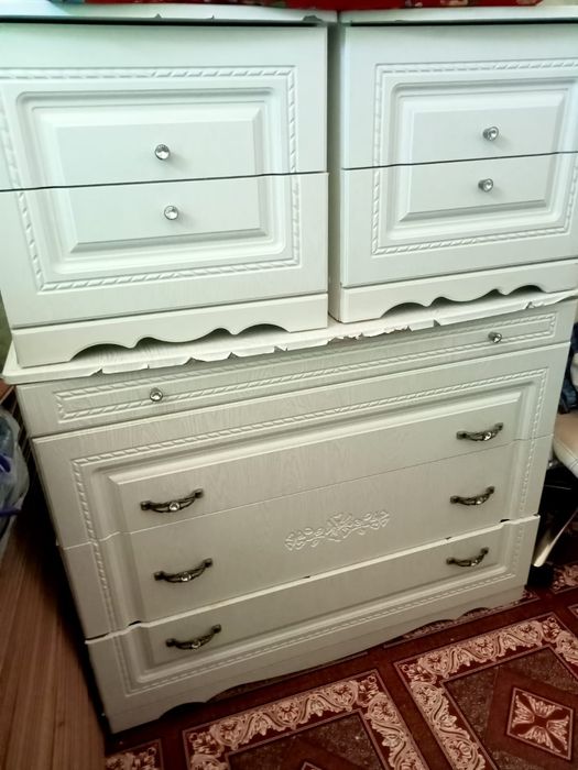 Камод,  2 тумбочкасымен