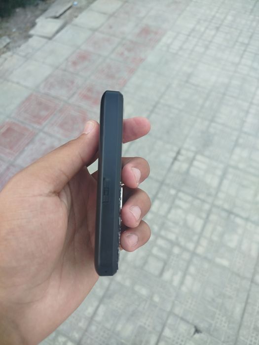 Novey telefon Holati yangi Narxi 150 000 kelishamiz