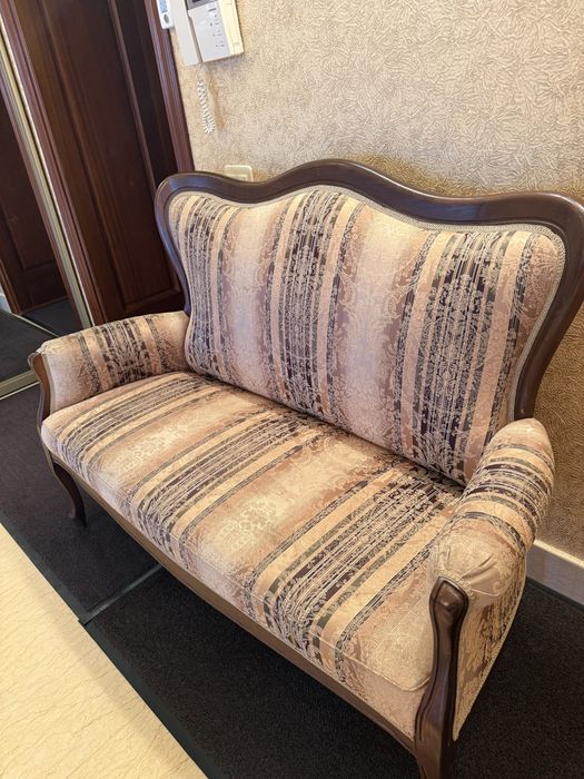 Продам кресло и диванчик