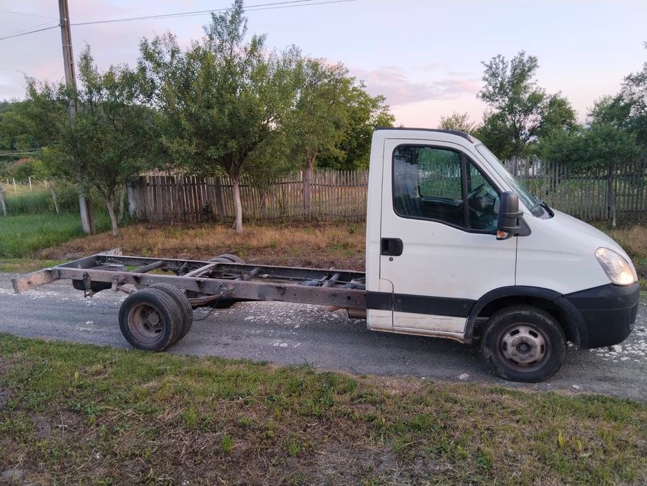 Vand două Iveco șasiu