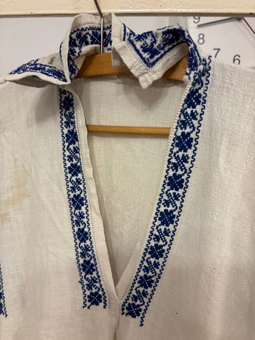 Camasa de in cu broderie dama di bărbat .