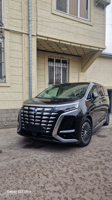 Denza D9 продам авто кроссовер 7 мест