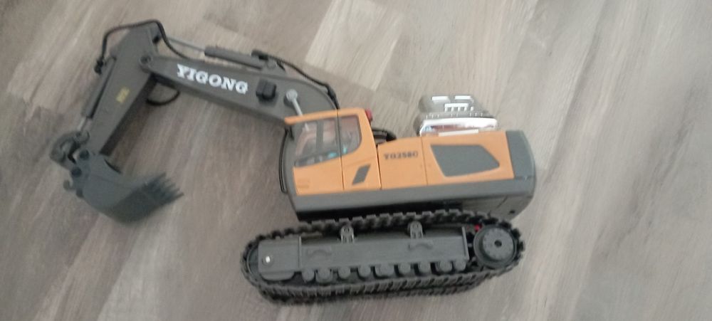 Багер с дистанционно управление