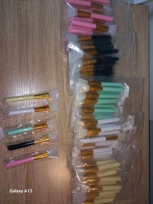 Силиконова козметична четка