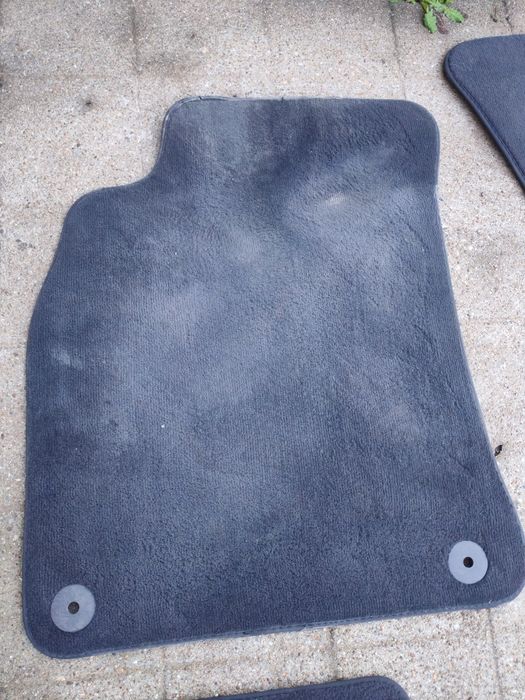 Оригинални мокетни стелки за Audi A4 B8