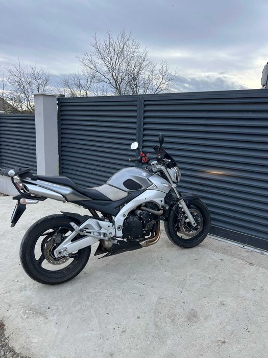 Suzuki GSR600 2006