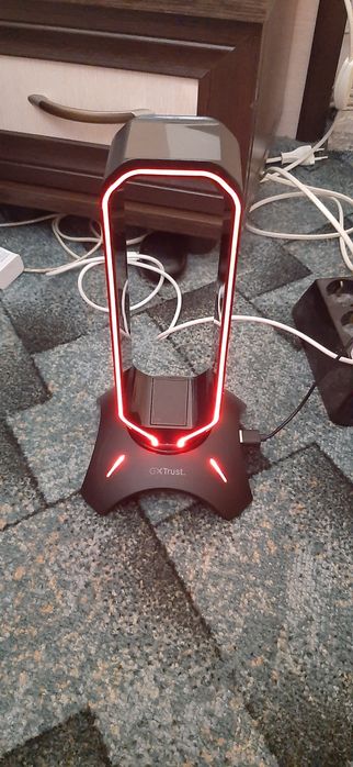 Поставка за слушалки RGB