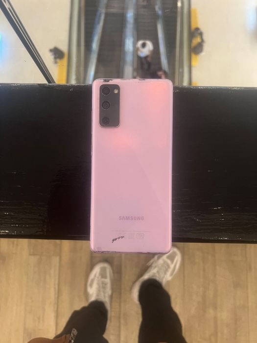 Samsung s 20 fe.