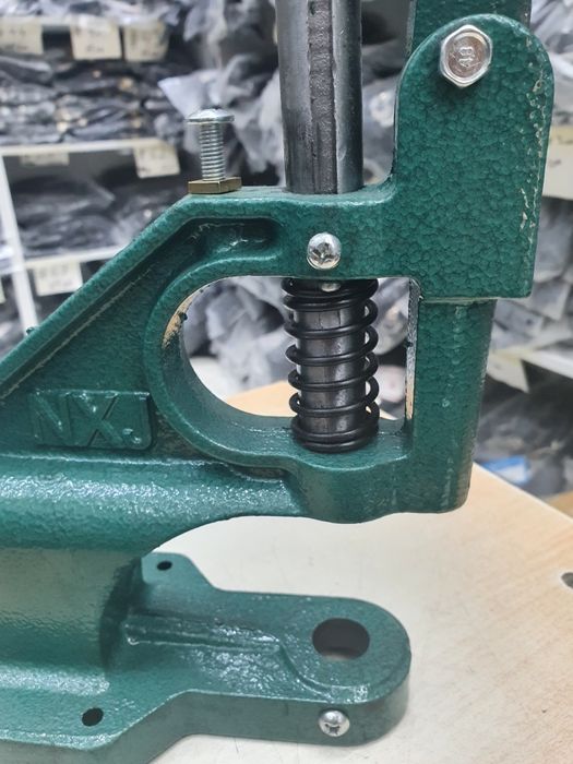 Пистон кнопка апарат станок