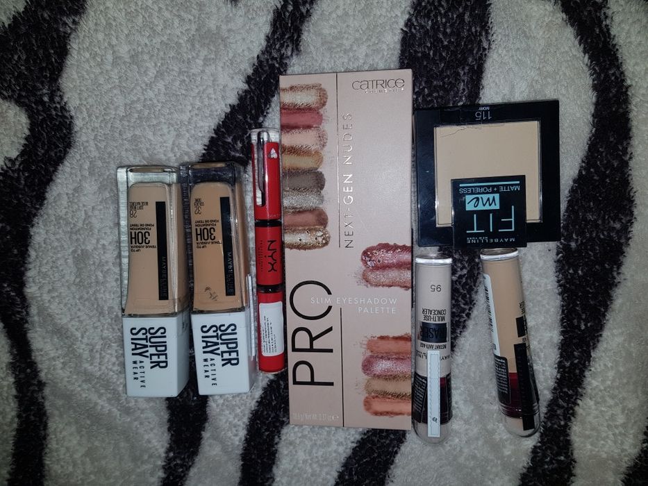 Fond de ten , conciliere, palete de pleoape