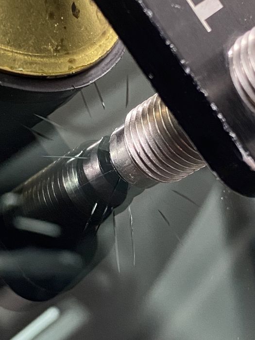 Ремонт трещин сколов на лобовом стекле реставрация сколов трещин скол ...