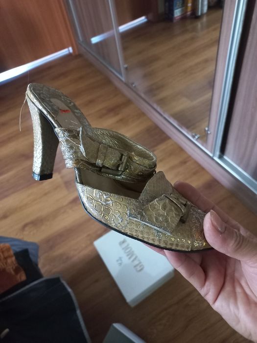 Срочно продам  состояние нового