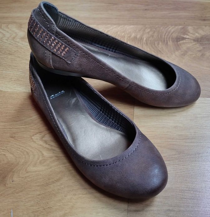 Bata - нови дамски обувки от естествена кожа балеринки  № 36