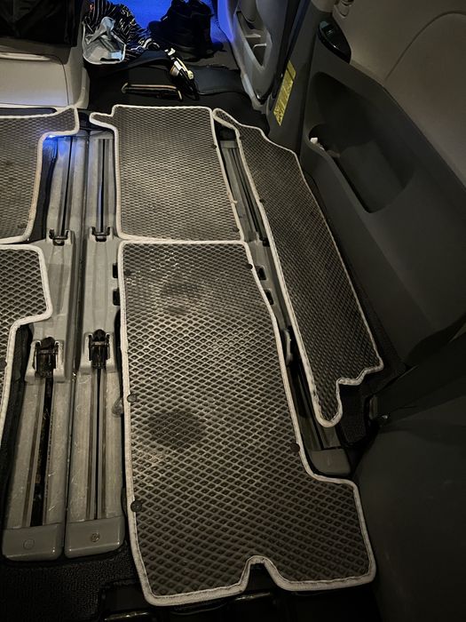 Тойота сиенна Ева полик 3 ряд