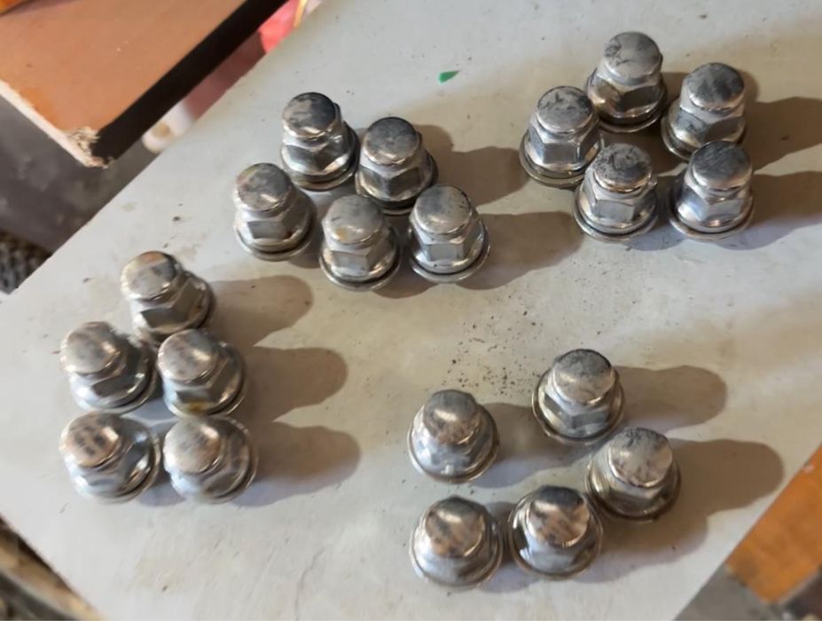 Продам колесные гайки. фирма *MASUMA* оригинал Camry 50 снята