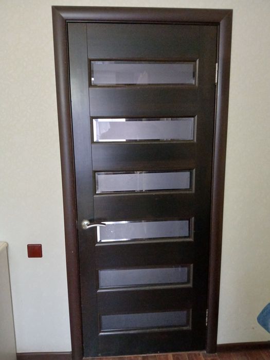 продам 3 двери ,деревянные