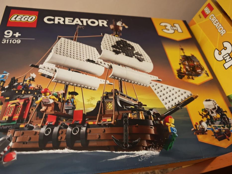 De vânzare 2 seturi Lego