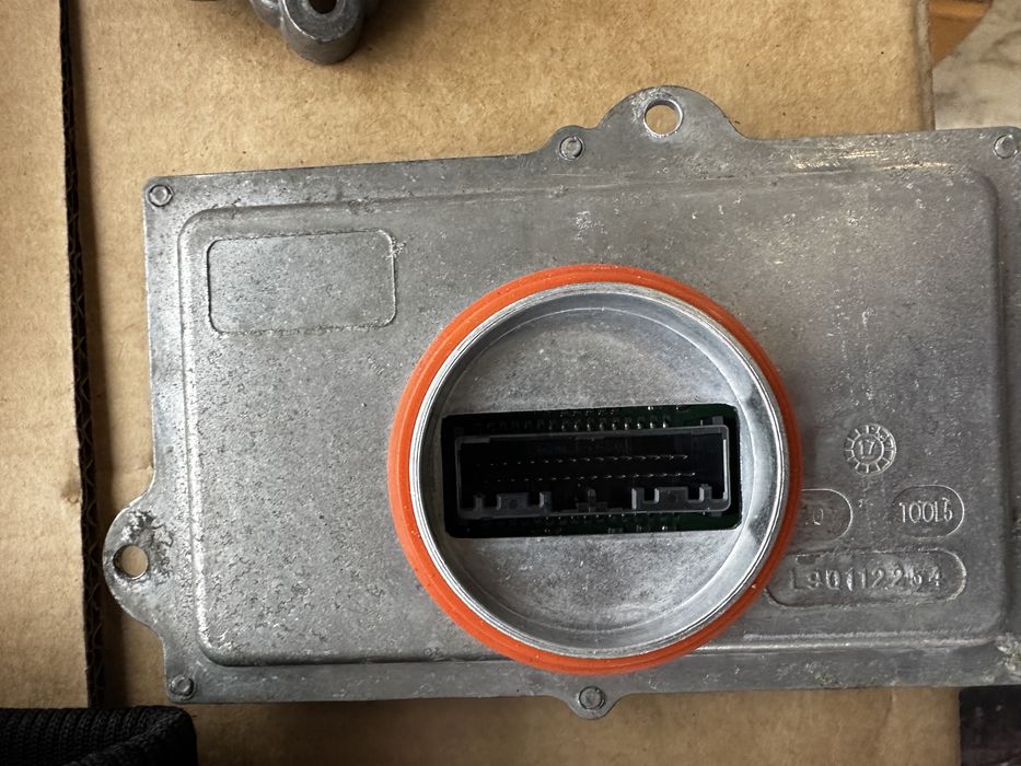 Десен фар волво XC90 2018